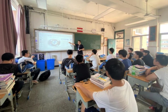 校企融合搭橋梁——工匠進(jìn)校上課啦！(圖3)