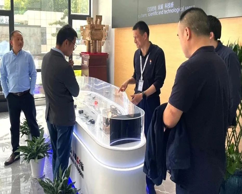 馬瑞利車(chē)燈一行蒞臨我司參觀(guān)交流(圖1)