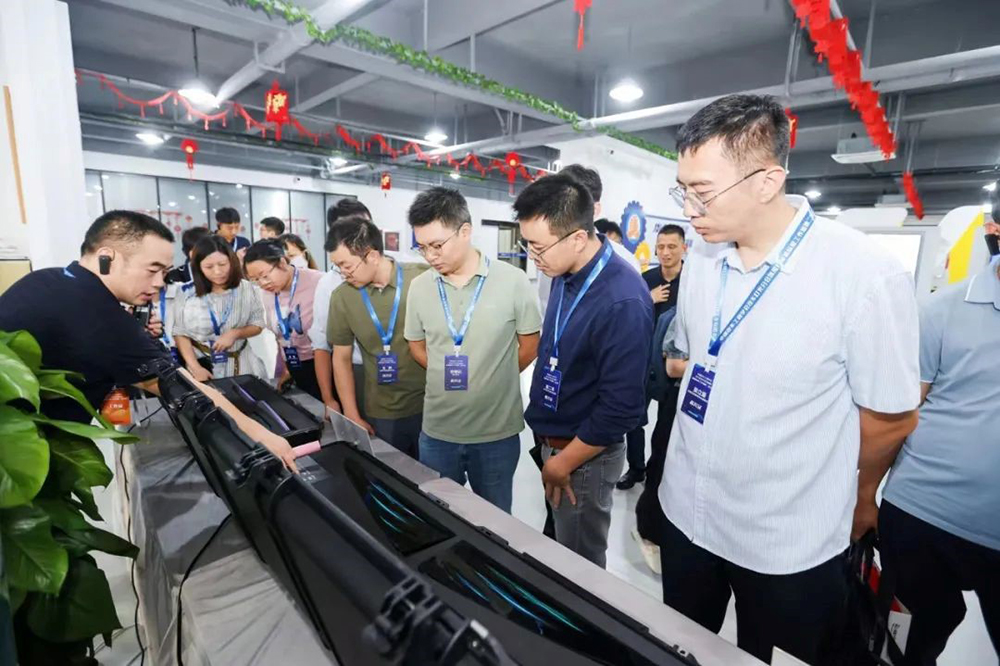 中國汽車(chē)工程學(xué)會(huì )汽車(chē)燈光分會(huì )氛圍燈團體標準工作組第二次會(huì )議在寧波圓滿(mǎn)召開(kāi)(圖6)