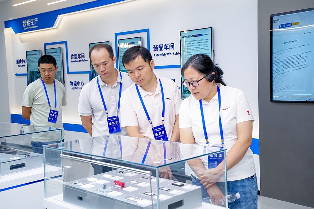 中小企業(yè)數字化轉型現場(chǎng)交流活動(dòng)考察團領(lǐng)導蒞臨我司參觀(guān)調研(圖2)