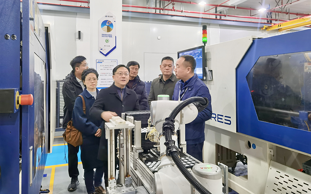 探產(chǎn)改精髓，謀發(fā)展新篇｜海寧市總工會(huì )考察團來(lái)精華股份參觀(guān)交流(圖1)