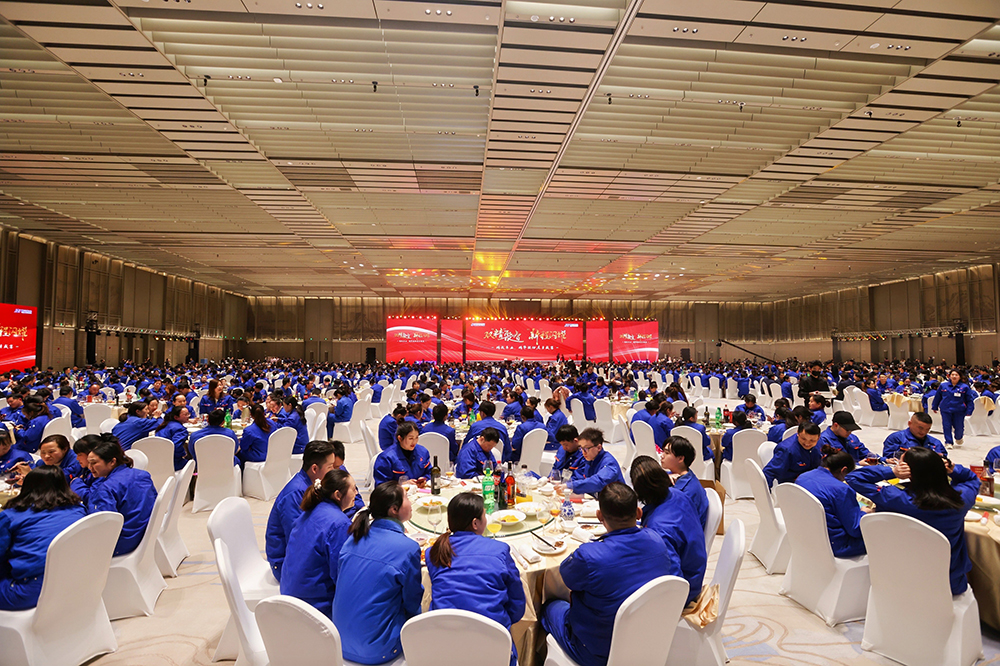 雙精聚智，新程閃耀——精成車(chē)業(yè)與精華股份尾牙盛宴圓滿(mǎn)落幕(圖1)