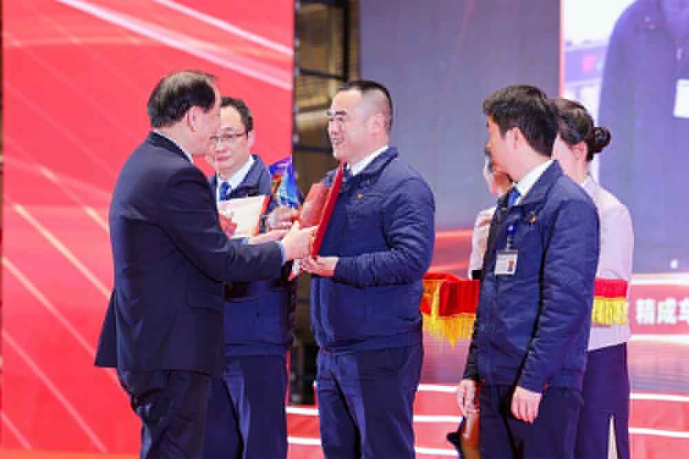 雙精聚智，新程閃耀——精成車(chē)業(yè)與精華股份尾牙盛宴圓滿(mǎn)落幕(圖5)