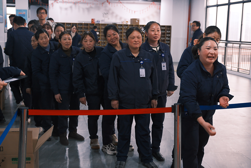 品八方風(fēng)味，享元宵喜樂(lè ) | 公司成功舉辦特產(chǎn)分享及元宵節活動(dòng) 品八方風(fēng)味，享元宵喜樂(lè )。2月12日，傳統元宵佳節，公司在食堂精心組織了“吃湯圓、賞花燈、品特產(chǎn)、投球贏(yíng)獎品”等一系列元宵活動(dòng)，節日氛圍濃厚(圖10)