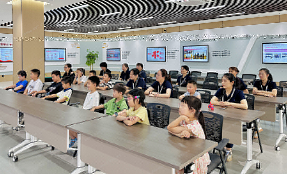 精華股份2025年暑期候鳥(niǎo)托管班溫馨開(kāi)班(圖1)